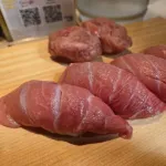 マグロの大トロを20貫買ってみたら、6貫超えたあたりで脂がキツくて食えなくなった