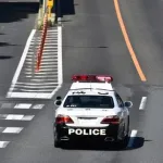 【動画】ママチャリさん、パトカーを導きはじめるwwwwwwwwww