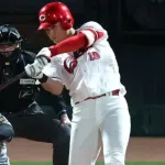 カープ佐々木泰プロ1号ホームラン！新井監督の期待に応え渾身ガッツポーズ！！