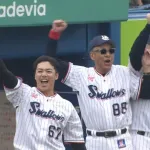 池山監督大はしゃぎ！ 怒涛の連打で一挙7得点！5-0を大逆転ｗｗｗｗｗ