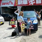 【画像】ギャルさんの納車式の家族写真、ガチでカタギとは思えないｗｗｗｗｗｗｗｗｗｗ