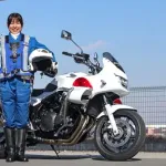 【動画】警官さん、青切符を切るためにチャリを白バイで追跡してしまうwwwwwwwwww