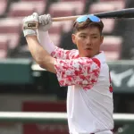 カープ中村奨成がバントマシーン化。12球団1位の6犠打も打率.107の打撃不振に
