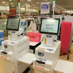 【悲報】63歳会社員さん、321円のエビチリ1点をセルフレジで通さず現行犯逮捕ｗｗｗｗｗｗｗｗｗｗ