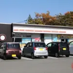 【悲報】運転中ワイ「赤信号か…せや!コンビニの駐車場ワープしたろ!」wwwwwwwwww