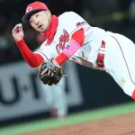 【朗報】カープ菊池涼介、36歳でもファインプレー連発！巨人戦で森翔平を何度も助ける
