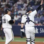 宮城大弥「左肘内側側副じん帯損傷」で登録抹消　全治不明・・・