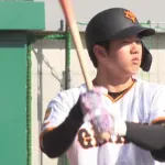 【悲報】巨人石塚、ファウル打ちの次はボールを潰す感覚を阿部監督から教わる