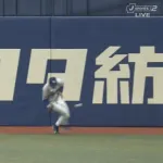 中日・尾田、同点タイムリーを弾いて逆転にしてしまうｗｗｗｗ