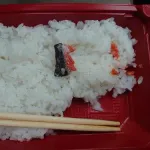 【悲報】最近の小学校の給食さん、ガチで戦時中レベルになってしまうwwwwwwwwww