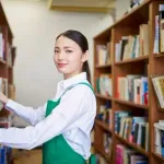 【悲報】手取り9万8千円の図書館司書さん「最低でも新卒手取り35万は必要」ｗｗｗｗｗｗｗｗｗｗ