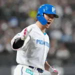 【日本ハム】西川遥輝、“超絶美技”守備で長打阻止｜ソフトバンク戦｜反応まとめ｜4/11
