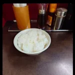 【悲報】作家「ラーメン屋で2分先にライスが出てくるの何で?」→炎上