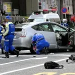 【悲報】76歳無職さん、ブレーキとアクセルを踏み間違えて横断歩道の姉妹をはねてしまう・・・・・・・・・
