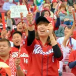 『カープ女子』はどこに消えた？カープ(2位4位5位→観客減)、中日(6位6位4位→観客増)の違いは？