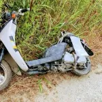 【悲報】バイク乗り女さん、パンツ丸出しで事故るも誰も助けてくれない・・・・・・・・・