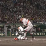 巨人・ダルベック、悪送球で木浪に恥をかかせるｗｗｗｗ