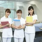 【悲報】最高裁さん「孫は看護学校あきらめて祖父母の面倒を見ろ」→生活保護打ち切りへ・・・・・・・・・