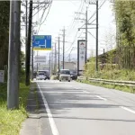 【悲報】ルールを守り車道を走っていた自転車女性さん、中型貨物車に衝突され死亡・・・・・・・・・