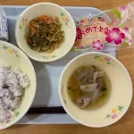 【悲報】小学校さんの「入学おめでとう給食」がこれｗｗｗｗｗｗｗｗｗｗ