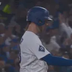 ドジャース、8回裏1アウト一二塁からタッカーのタイムリーで1点勝ち越し！！！！！！！！！！