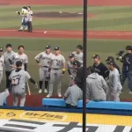 【ロッテ】円陣でサブロー黒木騒動をネタにして大爆笑