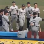 ロッテ、円陣でサブロー黒木騒動をネタにして大爆笑