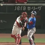広島の捕手、ついに！やっと！ようやく！今シーズン初めて盗塁阻止ｗｗｗｗ