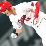 カープ佐々木泰、De平良から同点タイムリー！下位打線で打率上昇中
