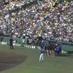 【阪神対中日5回戦】中日 福永にアクシデント 飛球を追って三塁カメラマン席に落下 審判がすぐに担架を要請 甲子園が騒然