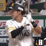 柳田悠岐、満塁から2点タイムリーｷﾀ━━━━(ﾟ∀ﾟ)━━━━!!