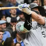 村上宗隆、2戦連発7号でア・リーグ3位タイ浮上　豪快バックスクリーン弾…敵地騒然