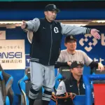 巨人・阿部慎之助監督「ミスをチームとしてカバーできなかった」 ダルベック失策から逆転3ラン被弾でヤクルトに開幕2カード連続負け越し