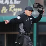 【悲報】プロ野球の審判さん、今まで素の頭で球審やってたと判明・・・・・・・・・