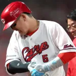 広島・小園海斗内野手は打撲の診断　骨には異常なし　ヤクルト戦の三回に右手甲に死球、五回の守備から退き病院へ