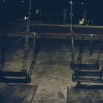 【悲報】深夜の公園に一人佇んでたら怖い有名人wwwwwwwwww