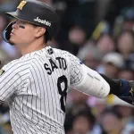今年の佐藤輝明の最終成績予想→打率.336 26HR くらいか？