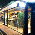 【悲報】堀江貴文さんが関わる和牛店「WAGYUMAFIA」、食用菊散らしパフォーマンスにリュウジさんが苦言・・・・・・・・・