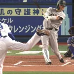阿部監督、自打球で苦しむ大城を見てニヤつく