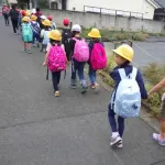【唖然】小1女児さん「お茶買って…ママ呼んで…」→教師、全て拒否→熱中症で搬送→裁判所「教師の判断は正しい」・・・・・・・・・