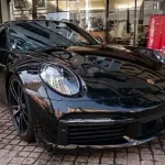 【悲報】スポーツカーの頂点の車さん、つぶらな瞳すぎるwwwwwwwwww