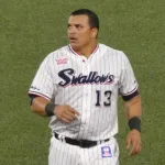 【悲報】オスナさん、またしてもキャッチャーの頭をバットで殴ってしまうwwwwwwwwww