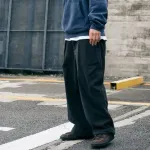 【悲報】40歳さん、パーカーを着てるだけでダサい認定されてしまうｗｗｗｗｗｗｗｗｗｗ