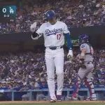 大谷翔平、１打席目は空振り三振で本拠地ため息…