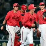 カープvs阪神〝4時間58分の死闘〟は引分け！モンテロ代打同点打！坂倉先制打！辰見5盗塁目！ターノック6回1失点！中崎誤算もリリーフ陣奮闘！【広島2-2阪神/試合結果】