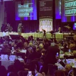 ホワイトハウス記者協会の夕食会で発砲、トランプ氏ら緊急退避