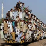 【衝撃】インドのガキさん、家の近くに駅がないから走行中の電車から飛び降りてしまうｗｗｗｗｗｗｗｗｗｗ
