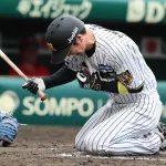 阪神 近本光司が左手首に死球受けて途中交代「僕の口から言えることはありません」病院に直行
