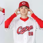 カープ佐々木泰、スタメン落ち。辰見、現ドラ移籍後初スタメン抜擢！