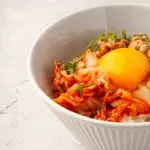 キムチ入り納豆かけご飯、旨すぎて朝食の一軍になるｗｗｗｗｗｗ